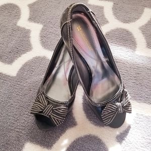 Naturalizer Patent Peep toe heels with Bow